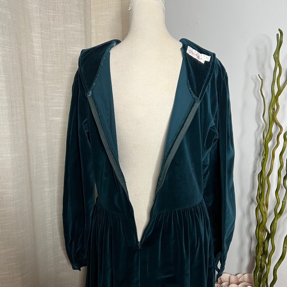 80s Vintage Norman Shirtmakers Green Velvet Dress A Line Pleated Women's Size 12 - Picture 12 of 15